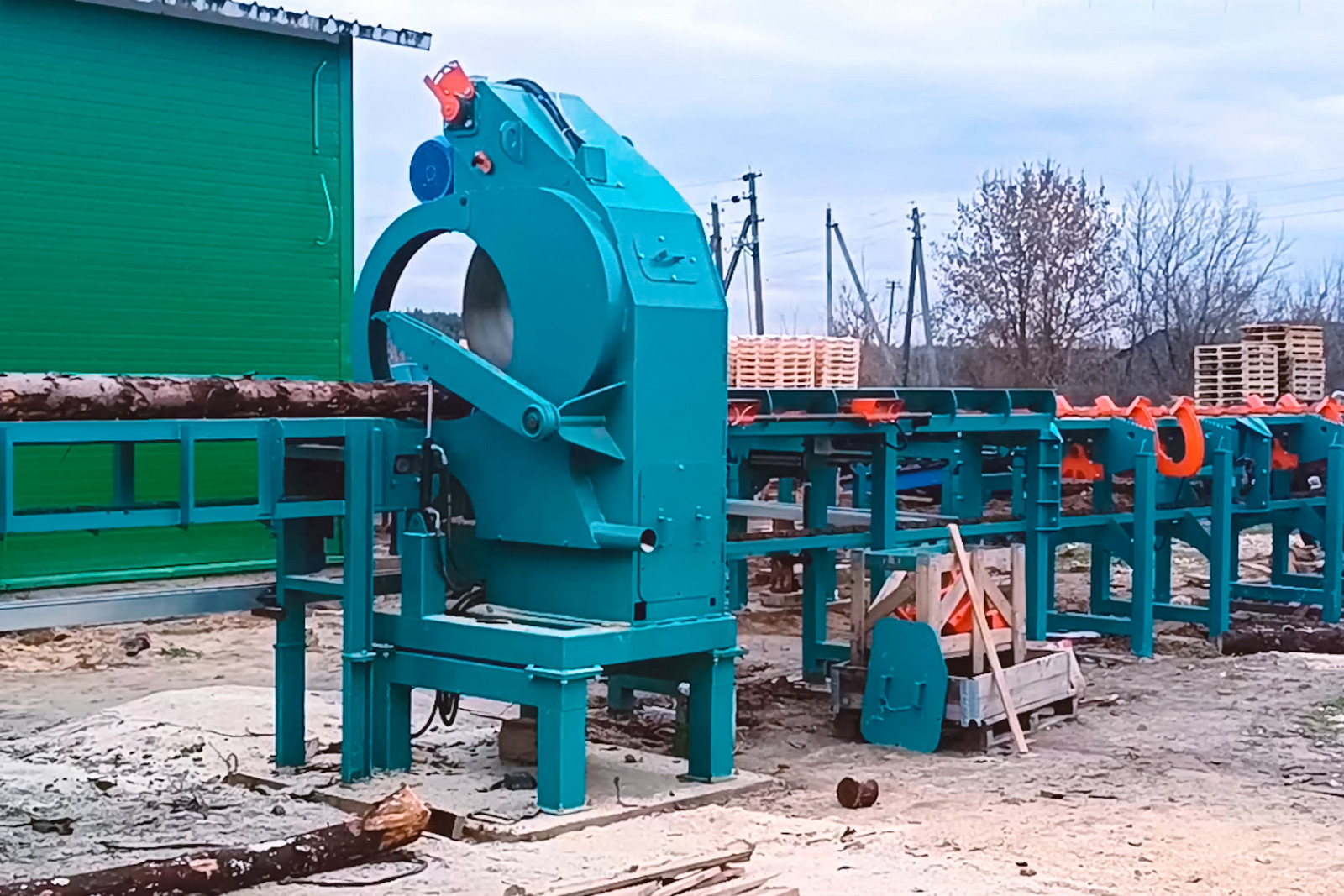 Линия сортировки и раскряжевки паллетной заготовки